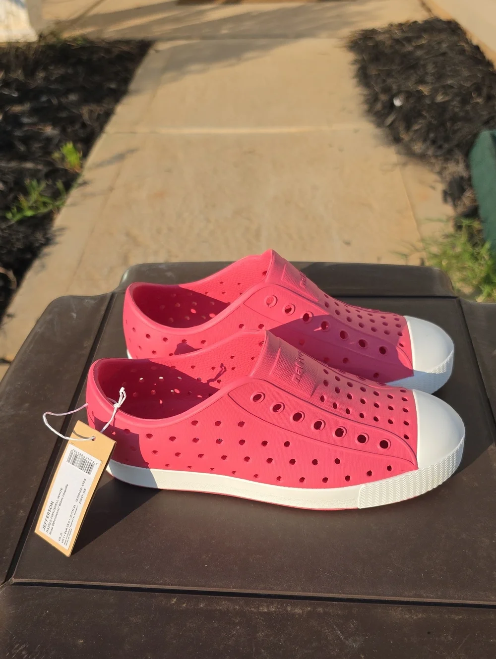 Native Shoes Kids' Jefferson Big Girl Sz J2 SlipOn Shoe Dazzle Pink Shell White